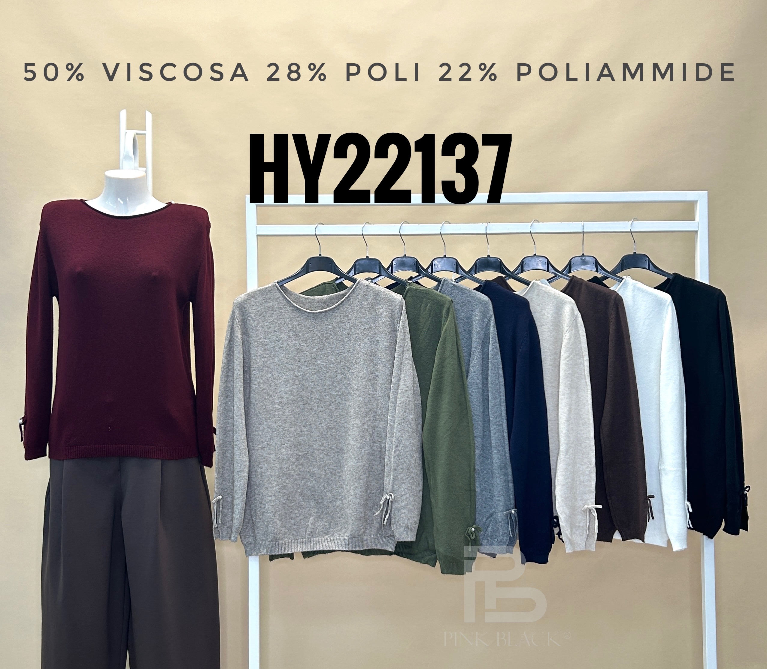 Svetr s kulatým výstřihem a šňůrkami