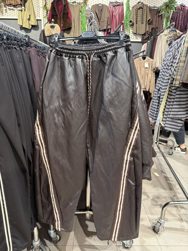 Joggery z eko kůže