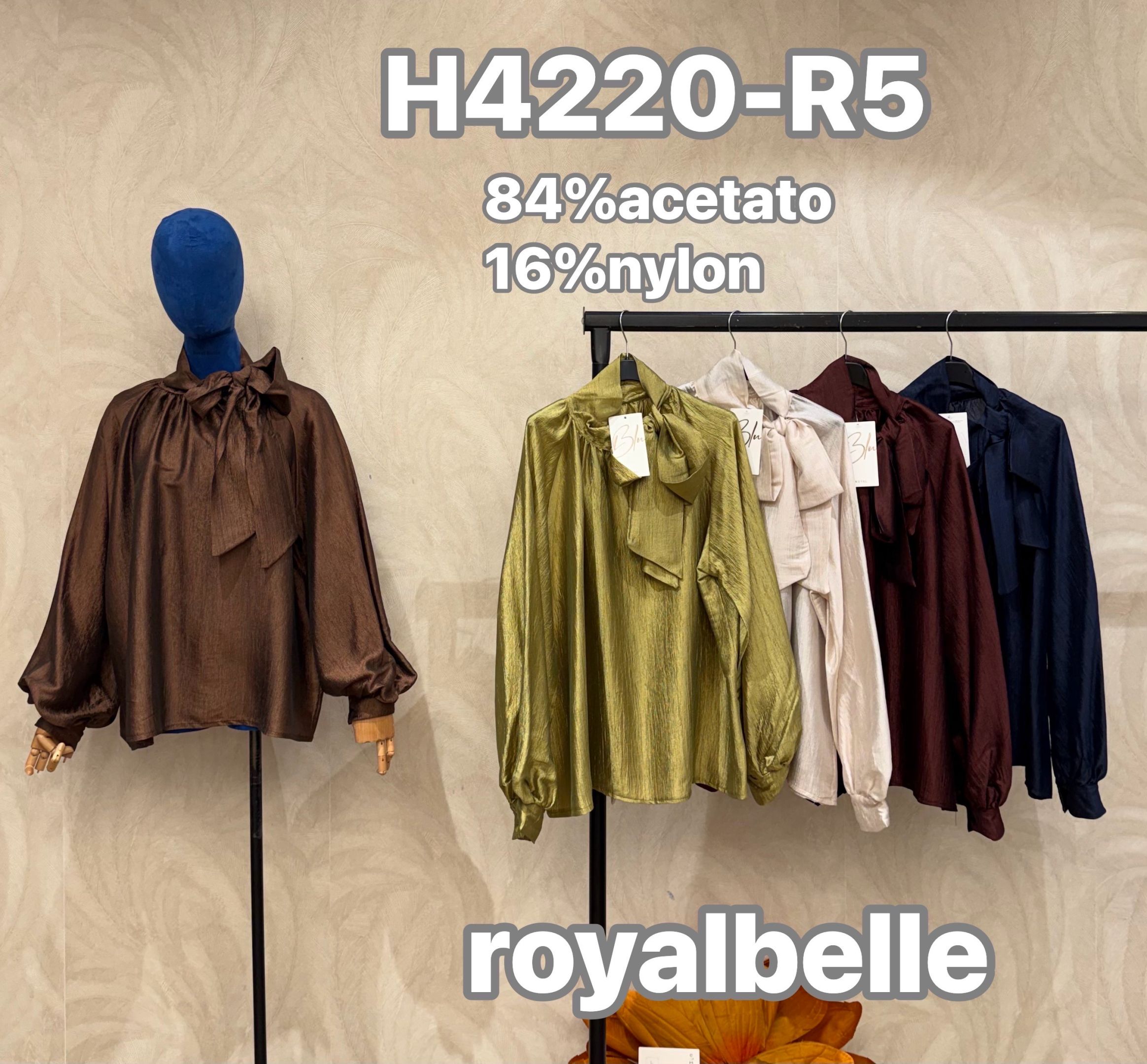Halenka s mašlí u krku