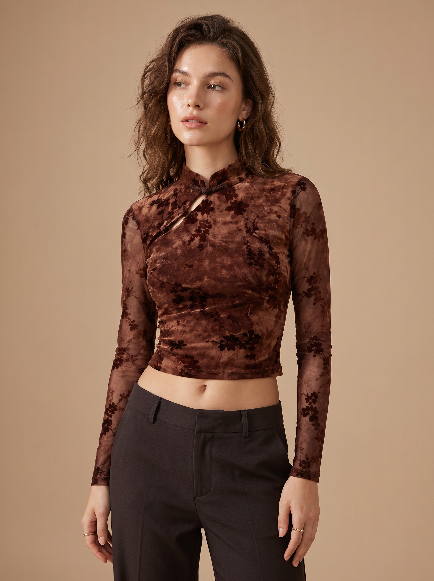 Crop top s výstřihem