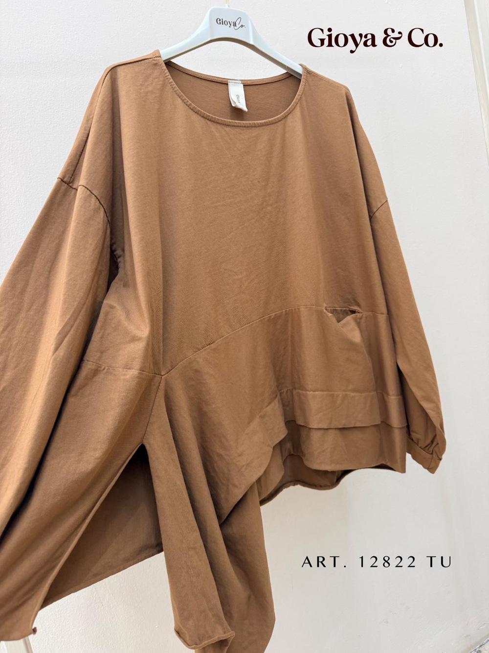Asymetrická oversized halenka