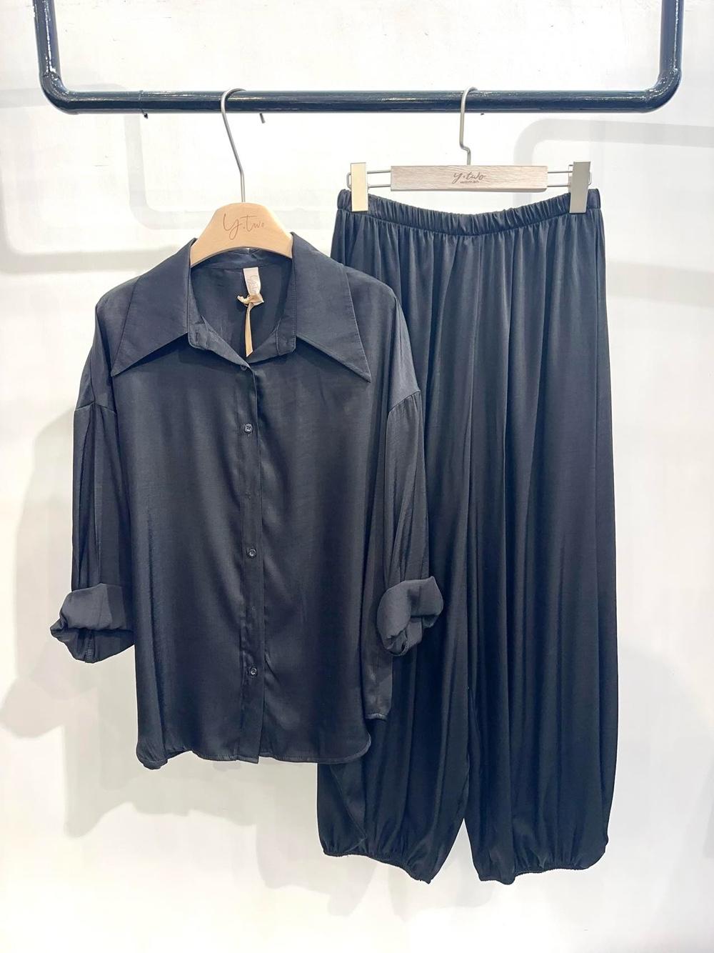 Volná oversize košile s klasickým límcem